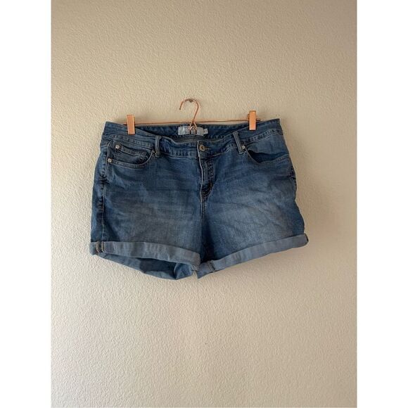 Torrid roll cuff denim shorts size 18‎ - Picture 1 of 7